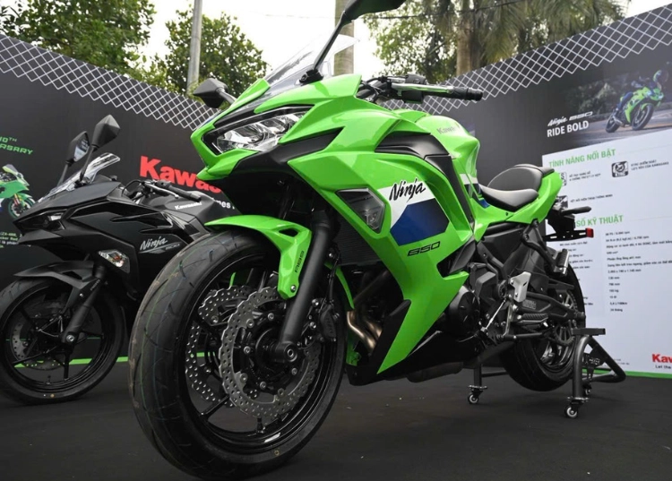 Kawasaki Ninja ZX-6R ABS 2025 ra mắt tại Việt Nam