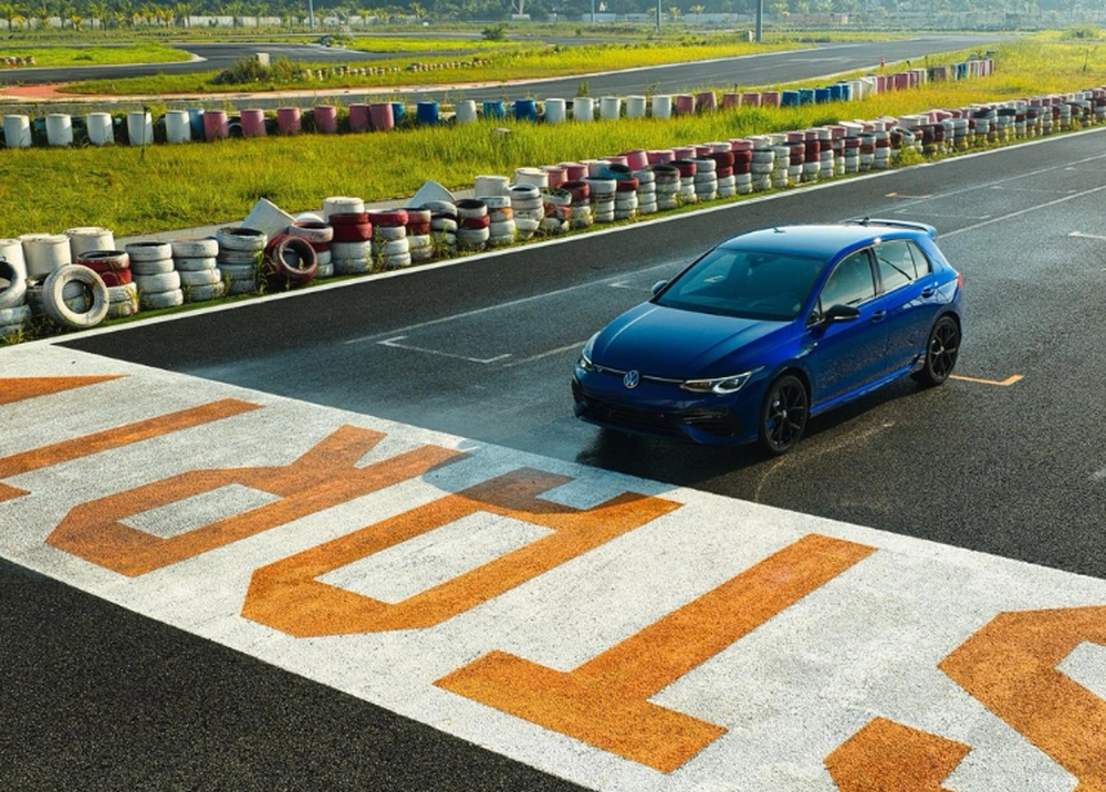 Volkswagen Golf chào sân Việt Nam, giá từ 798 triệu đồng