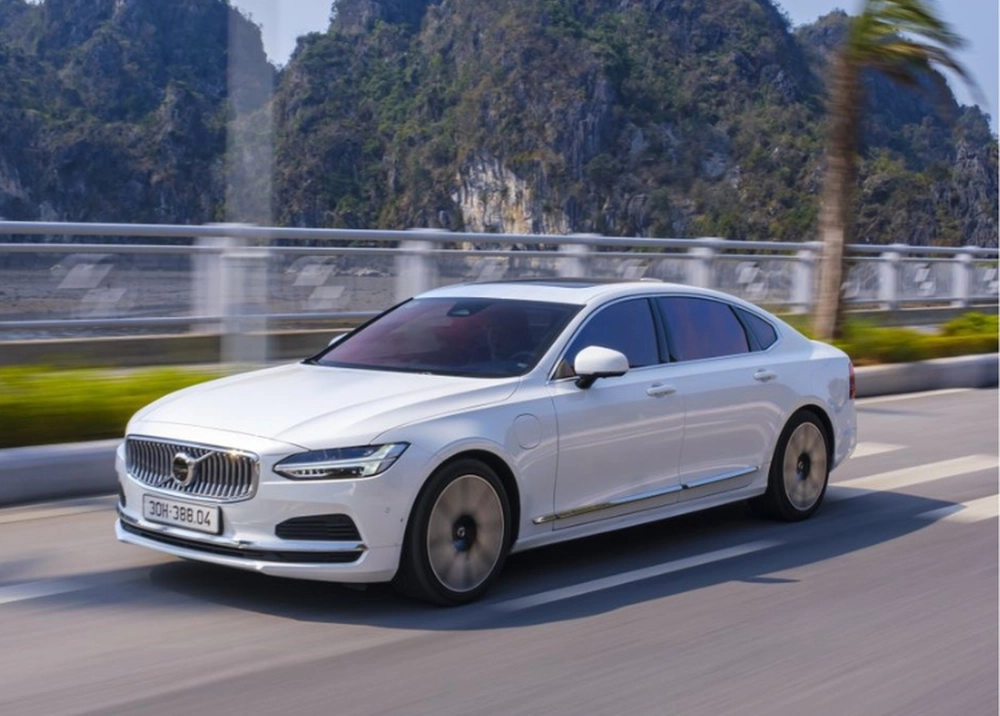Volvo sắp trình làng bộ đôi XC60 và S90 2026