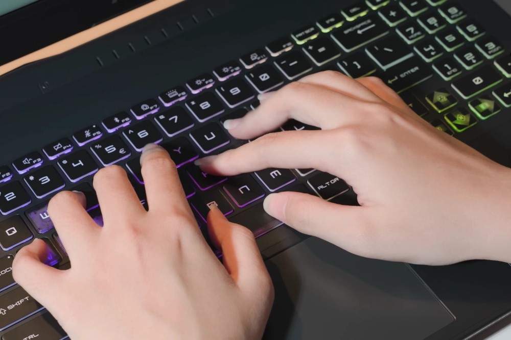 đánh giá MSI Katana 15 HX B14W