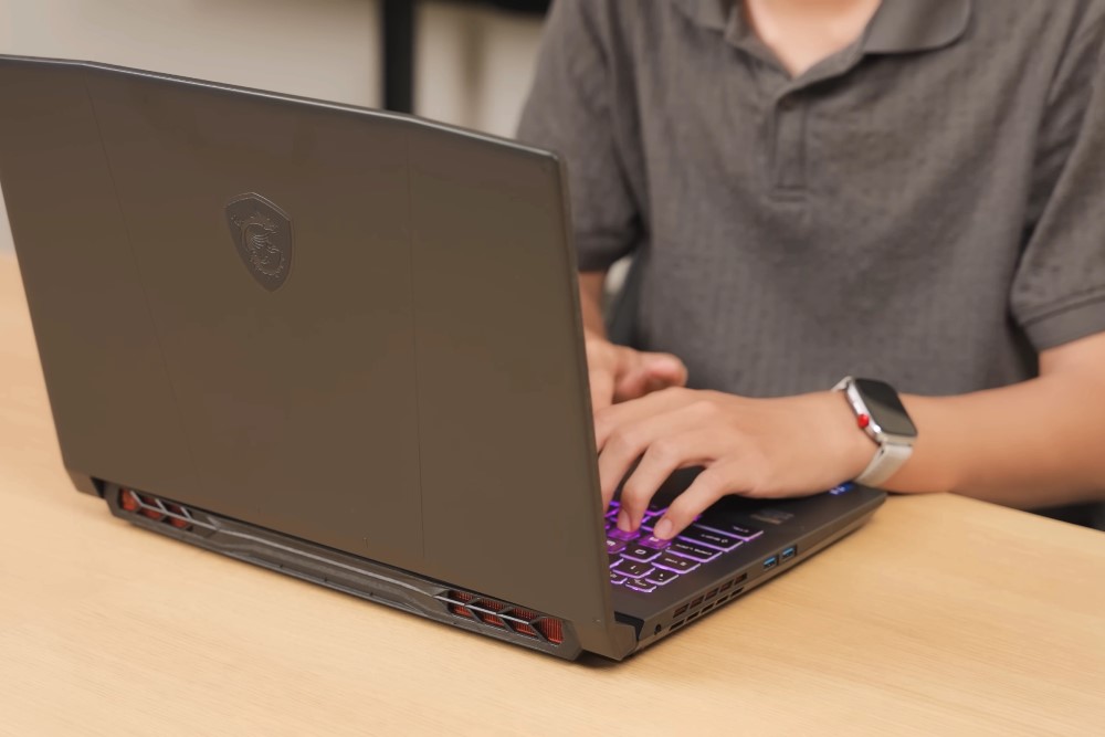 đánh giá MSI Katana 15 HX B14W