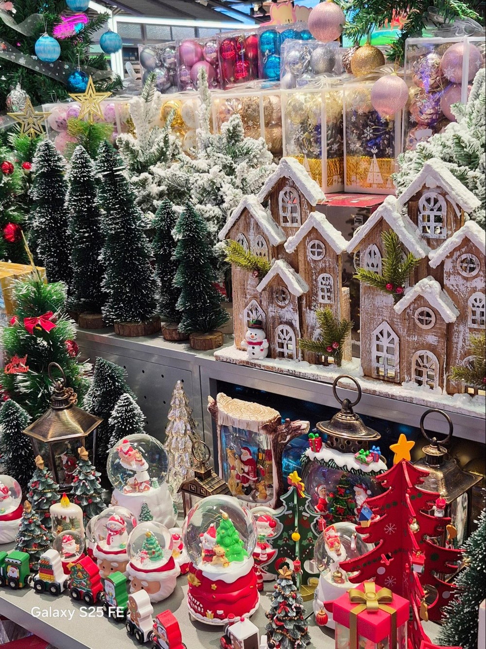 Galaxy S25 FE: "Mắt thần" cân trọn vibe Giáng sinh lung linh huyền ảo 14 Giáng sinh cùng Galaxy S25 FE