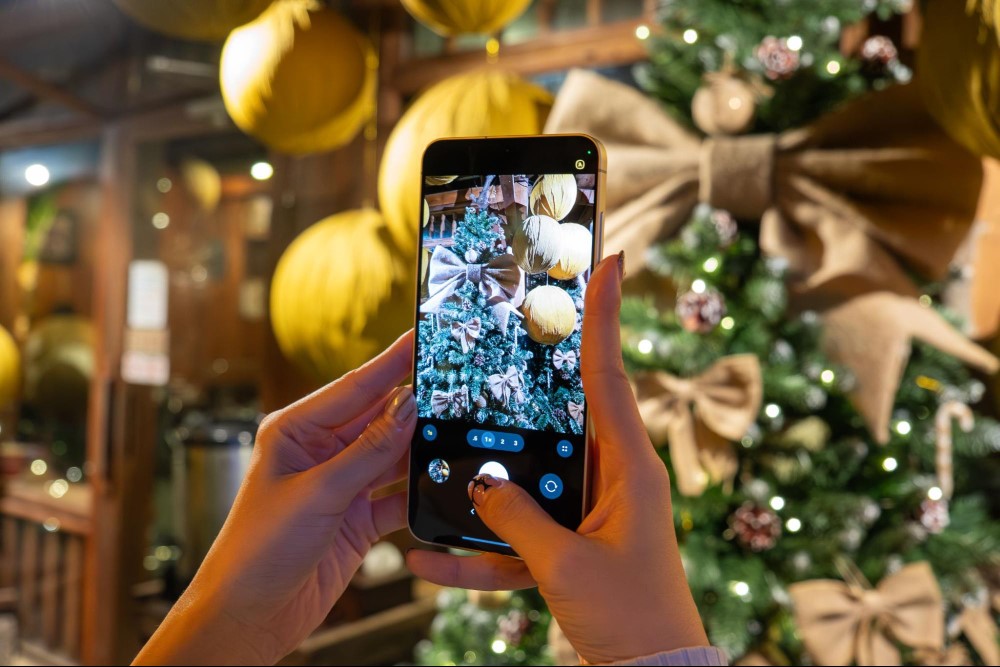 Galaxy S25 FE: "Mắt thần" cân trọn vibe Giáng sinh lung linh huyền ảo 5 Giáng sinh cùng Galaxy S25 FE