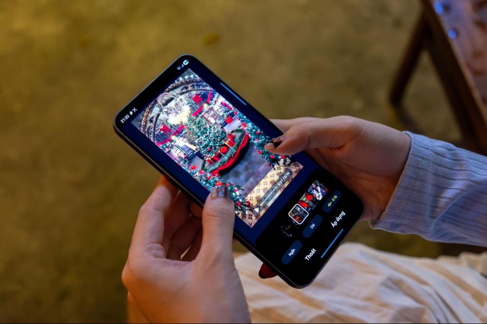 Galaxy S25 FE: "Mắt thần" cân trọn vibe Giáng sinh lung linh huyền ảo 17 Giáng sinh cùng Galaxy S25 FE