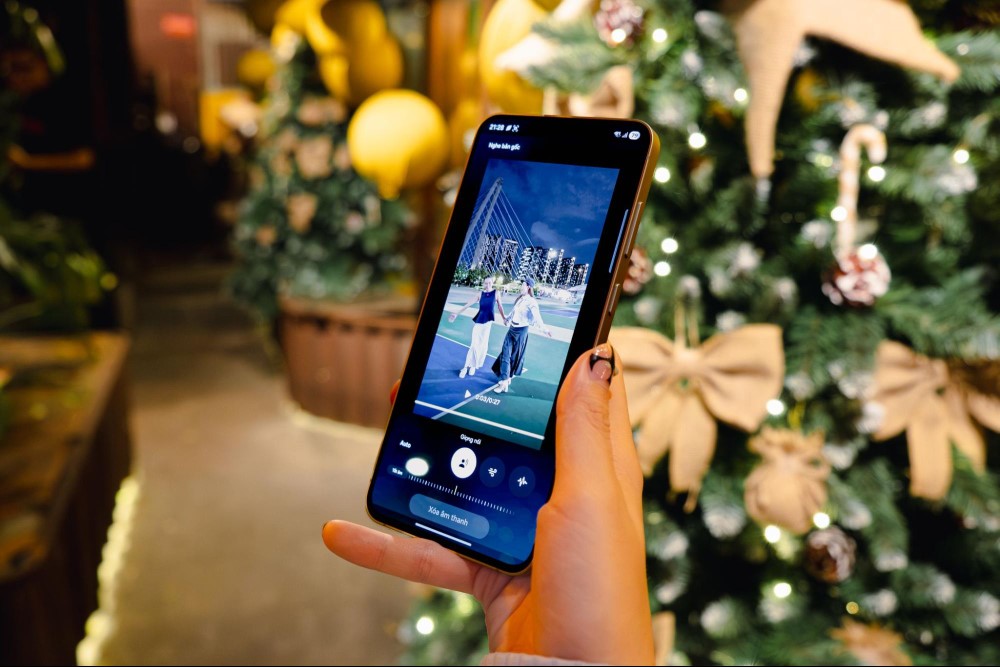 Galaxy S25 FE: "Mắt thần" cân trọn vibe Giáng sinh lung linh huyền ảo 16 Giáng sinh cùng Galaxy S25 FE