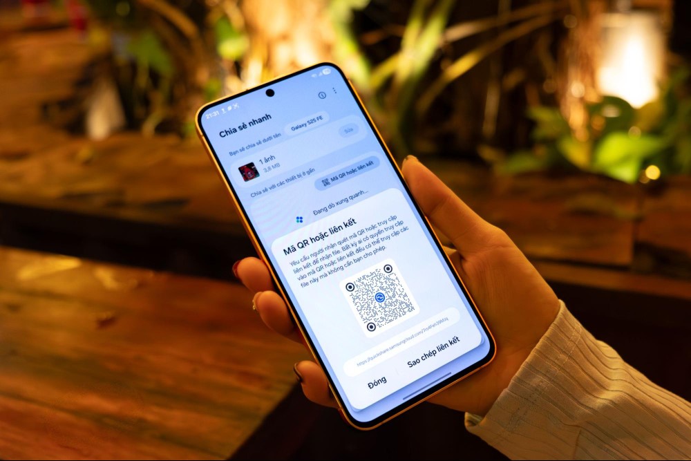 Galaxy S25 FE: "Mắt thần" cân trọn vibe Giáng sinh lung linh huyền ảo 18 Giáng sinh cùng Galaxy S25 FE