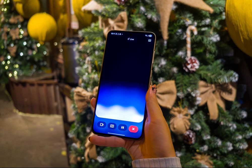 Galaxy S25 FE: "Mắt thần" cân trọn vibe Giáng sinh lung linh huyền ảo 2 Giáng sinh cùng Galaxy S25 FE