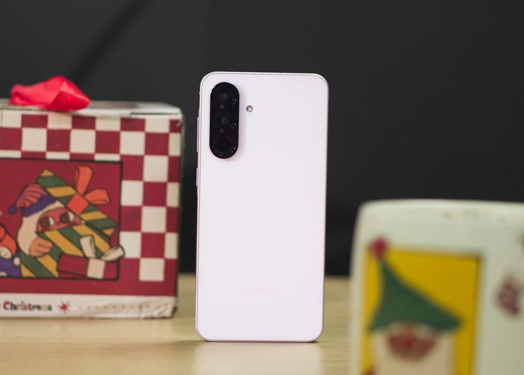 Kiếp nạn thứ 82 mang tên "chọn quà Noel": Để Gemini Live "gánh team" từ A đến Z