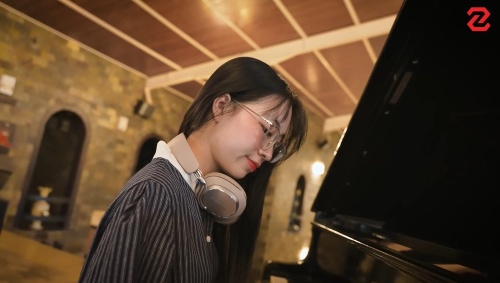 Trải nghiệm Bowers & Wilkins Px8 S2: “Dát vàng đôi tai” đúng nghĩa