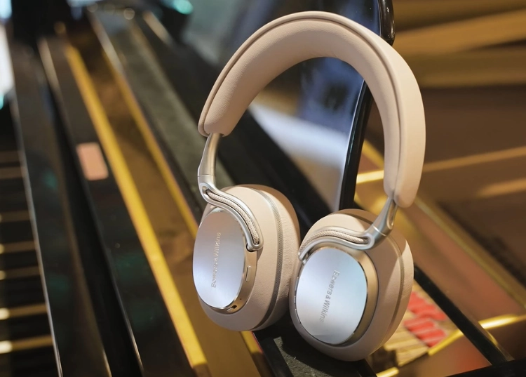 Trải nghiệm Bowers & Wilkins Px8 S2: “Dát vàng đôi tai” đúng nghĩa