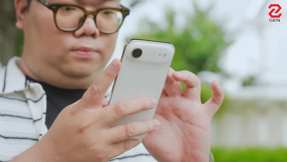 Hơn 1 tháng trải nghiệm iPhone Air: Có "điên" mới mua?