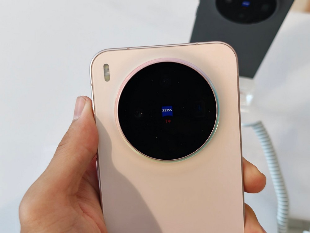 Bộ đôi flagship vivo X300 và X300 Pro ra mắt