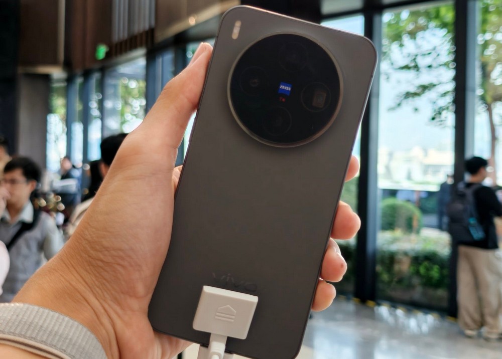 Bộ đôi flagship vivo X300 và X300 Pro ra mắt