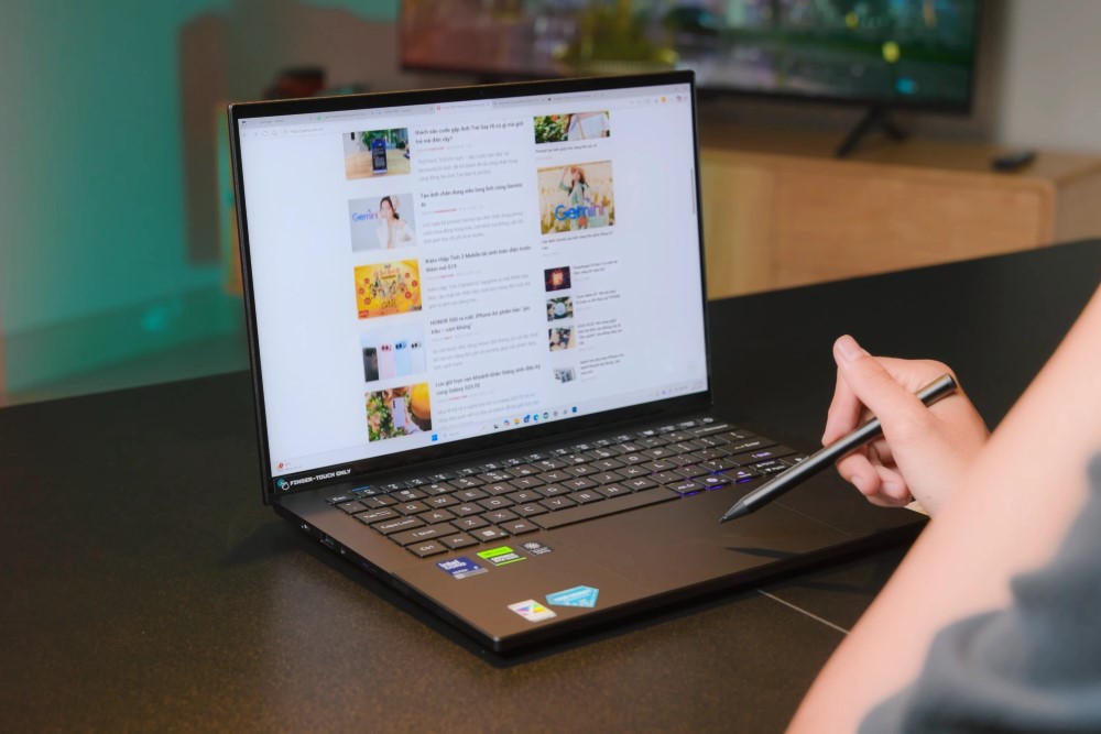 đánh giá Acer Predator Triton 14 AI 2025