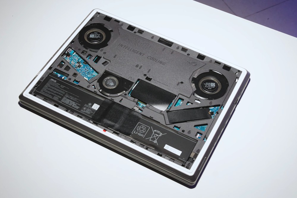 đánh giá ROG Strix G16 2025