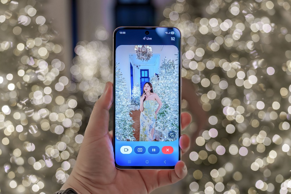Bí quyết tạo bộ ảnh Giáng sinh "ăn tiền" cùng Galaxy A56 5G