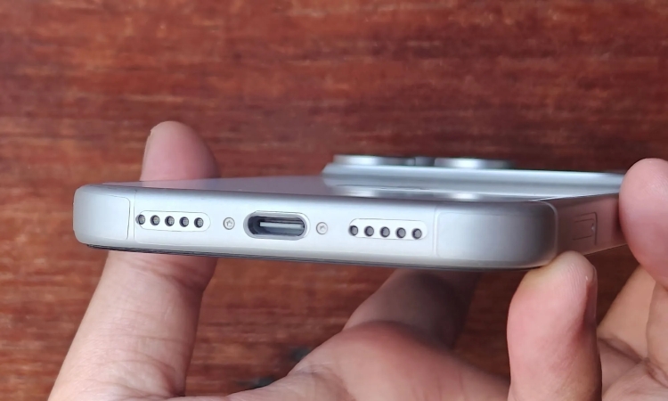 iPhone 17 Pro phát ra tiếng động lạ khi sạc pin