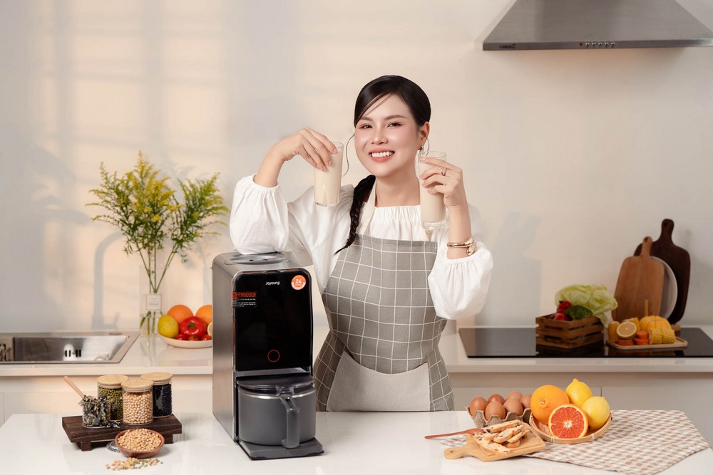 Thu Nhi cùng Joyoung hồi sinh sữa đậu nành ký ức