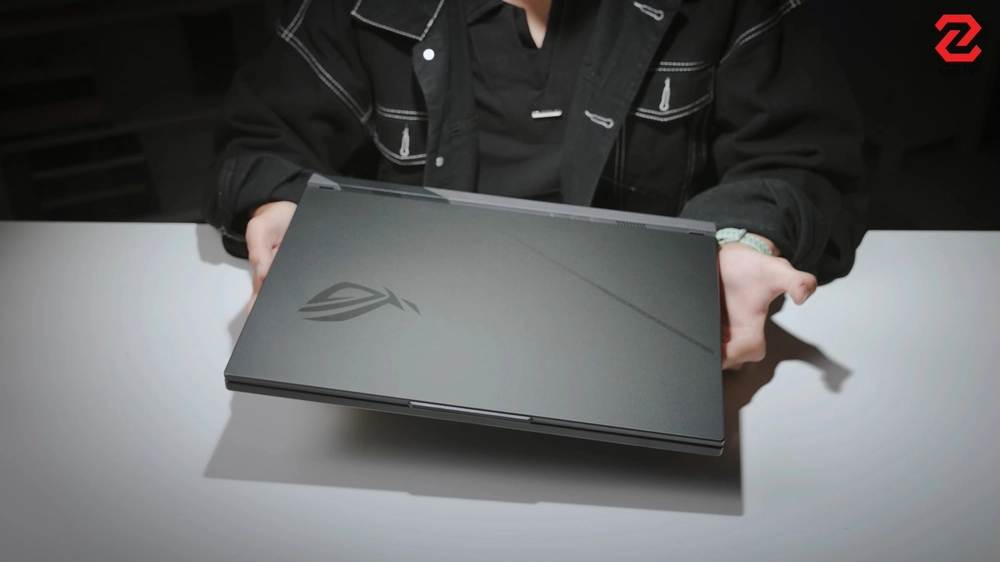 ROG Strix G16 2025 với AMD Ryzen 9 8940HX: Mạnh mẽ!