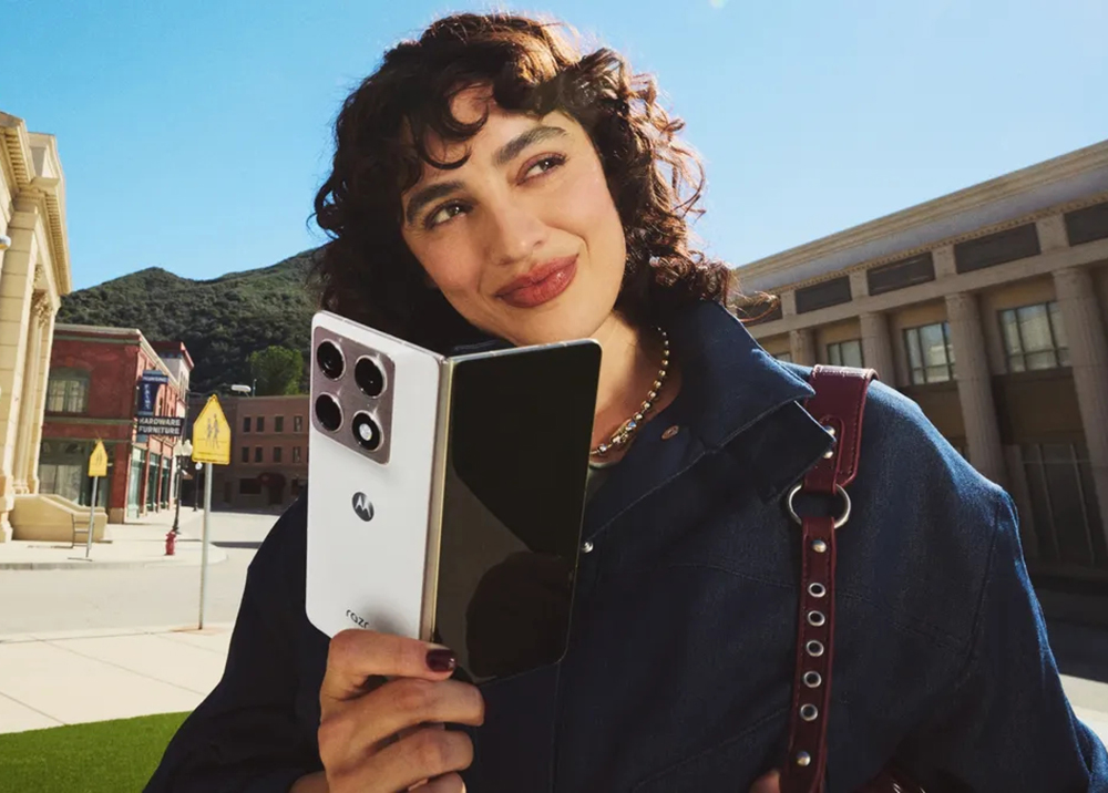 Motorola Razr Fold ra mắt tại CES 2026