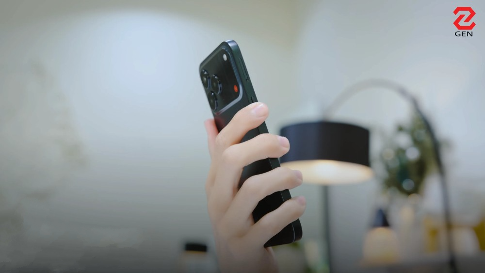 đánh giá nubia V80 Design & V80 Max