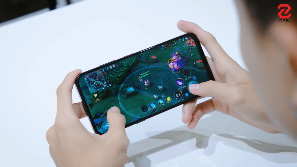 đánh giá nubia V80 Design & V80 Max