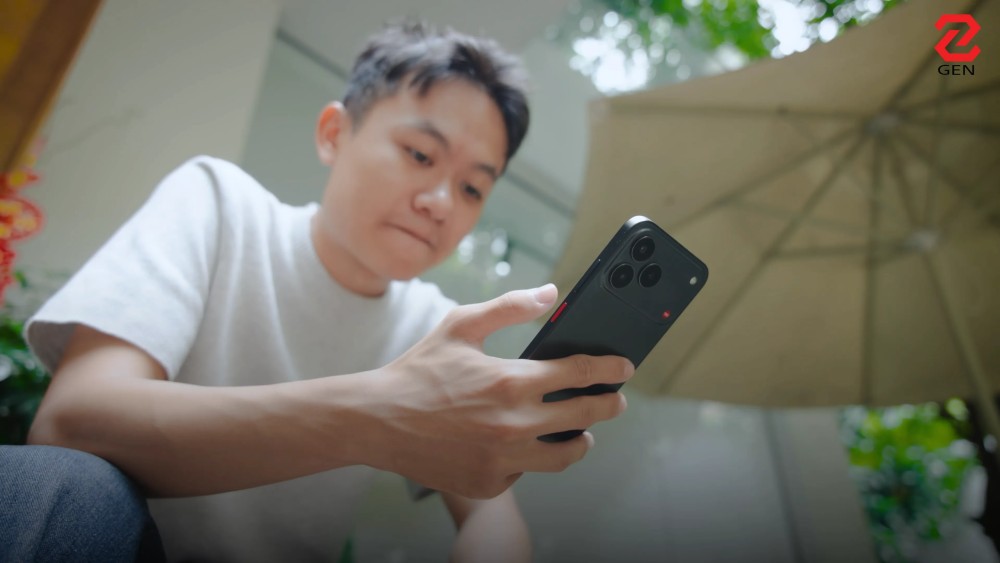 đánh giá nubia V80 Design & V80 Max