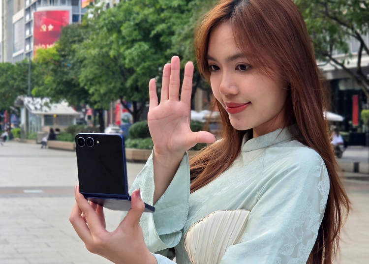 Galaxy Z Flip7 chinh phục Gen Z như thế nào qua góc nhìn reviewer công nghệ