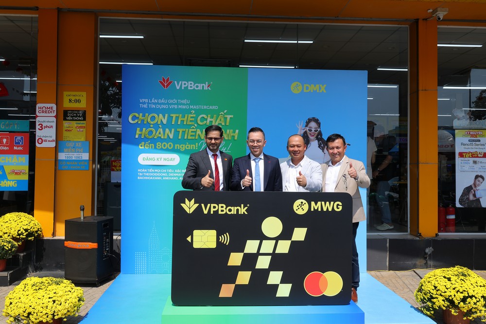 Ra mắt thẻ VPBank MWG Mastercard cho tiêu dùng điện tử