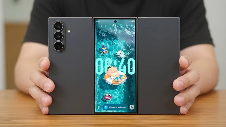 Galaxy Z TriFold "cháy hàng" sau 1 phút mở bán!