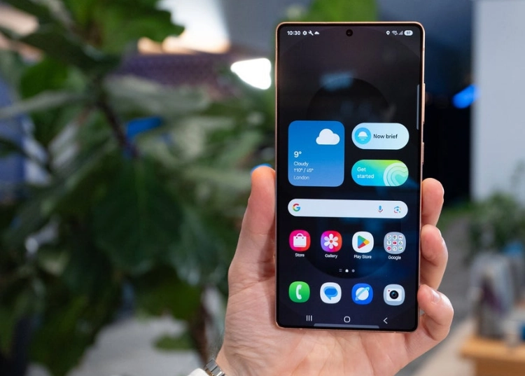 Hết lo bị "soi": Samsung ra mắt bảo mật màn hình mới