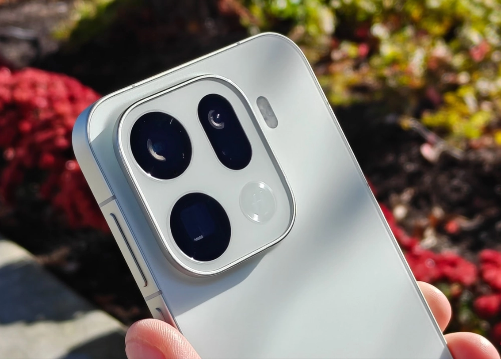 OPPO Find X9s lộ diện với cụm camera "khủng"