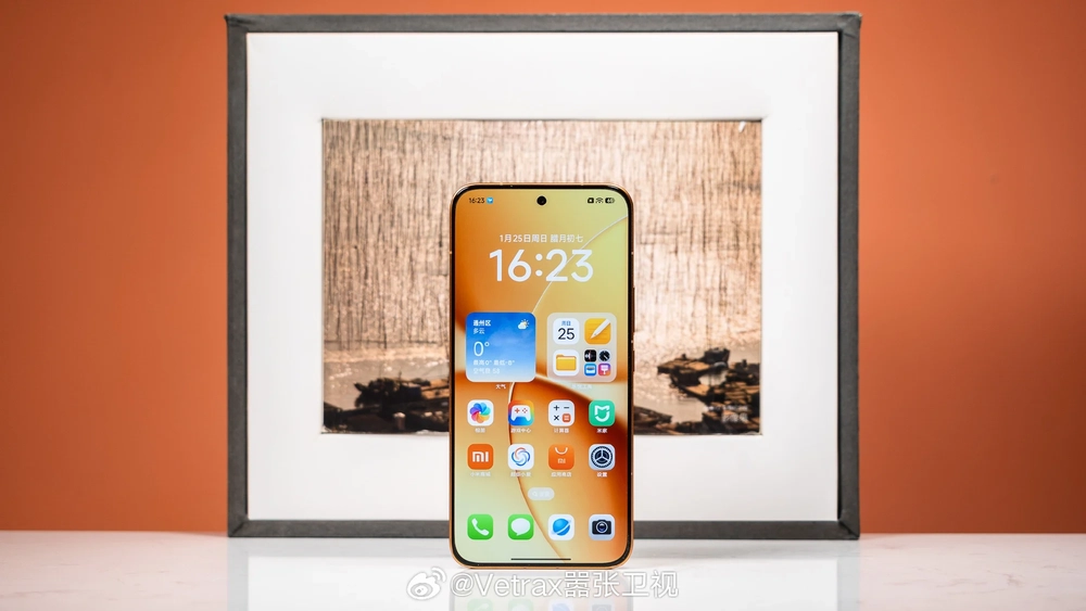 REDMI Turbo 5 Max ra mắt pin 9000mAh, màu cam như iPhone