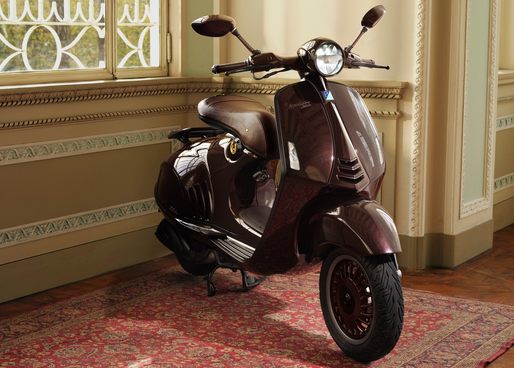 Vespa 946 Horse: Phiên bản giới hạn chào Tết Bính Ngọ