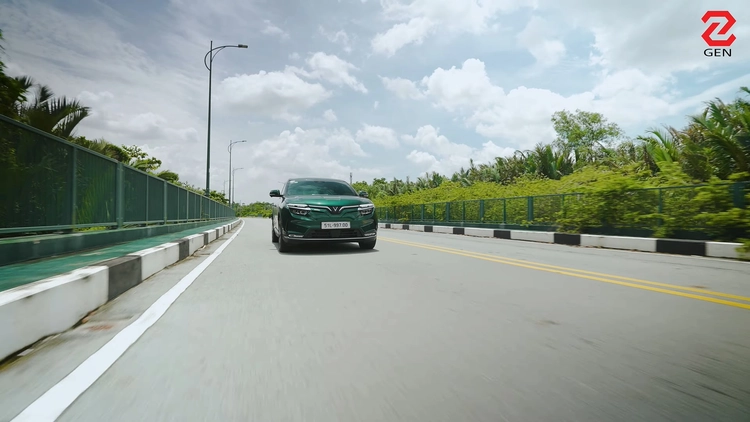 VinFast VF8 Plus: "Khách sạn di động" đầy tiện nghi!