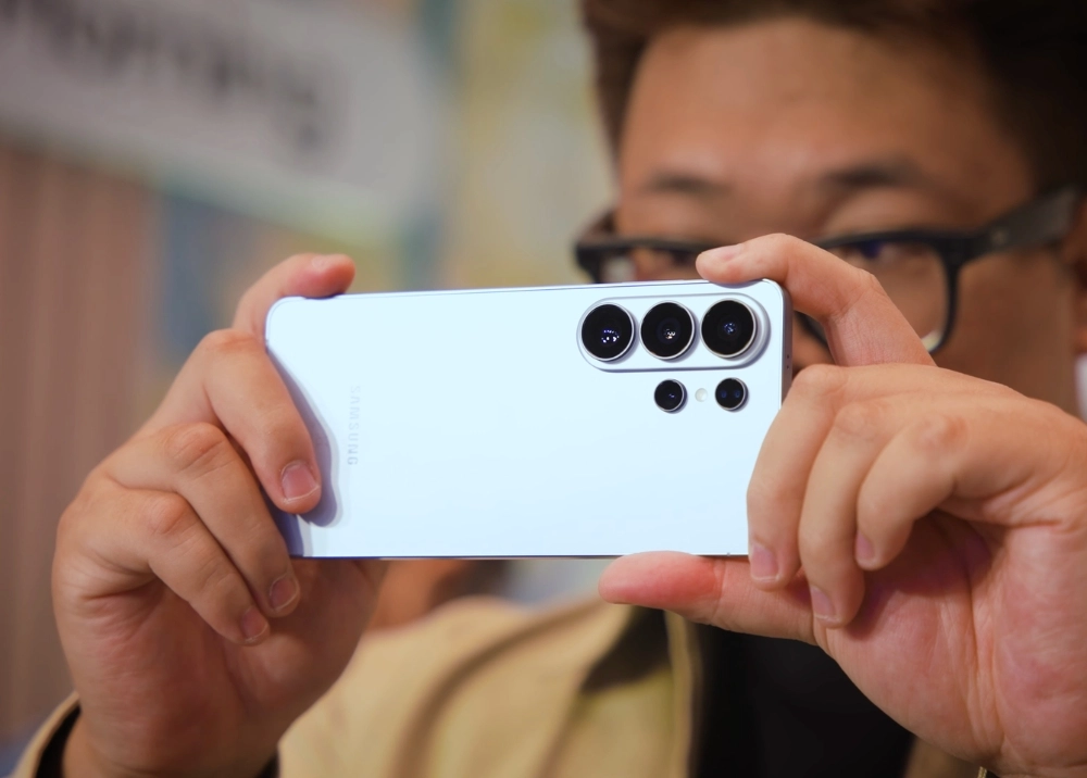 Galaxy S26 Ultra ra mắt với màn hình chống nhìn trộm mới