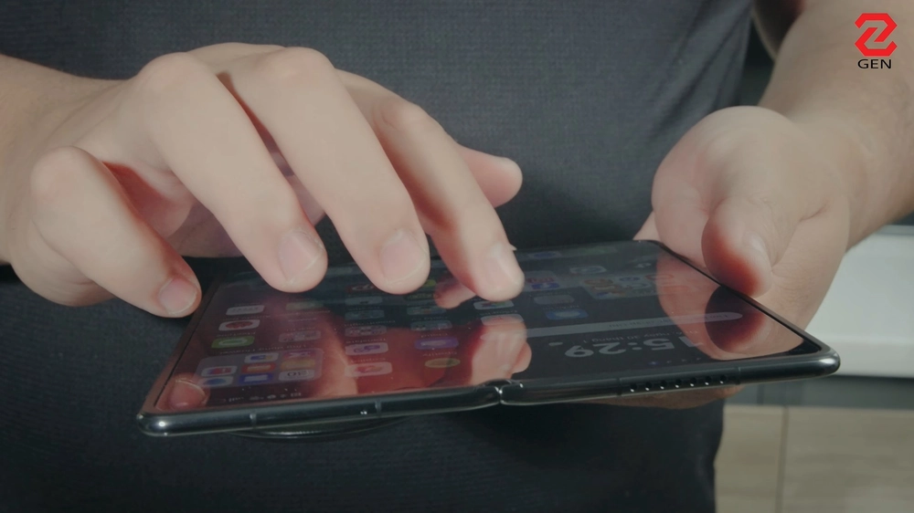 HUAWEI Mate X7: Vua gập trở lại, Google 'phà phà', giá 55 củ