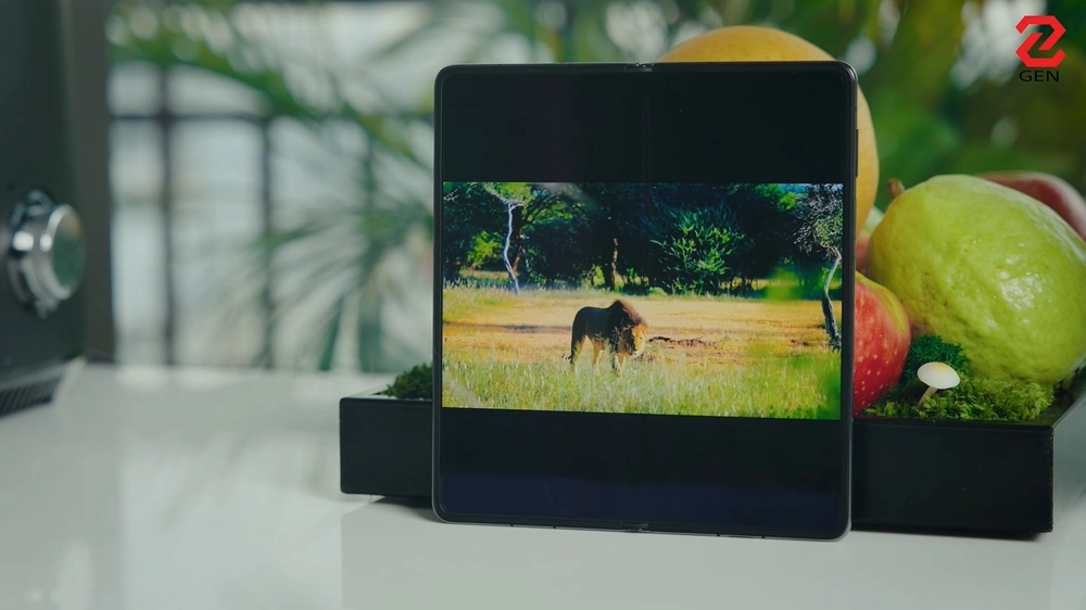 HUAWEI Mate X7: Vua gập trở lại, Google 'phà phà', giá 55 củ