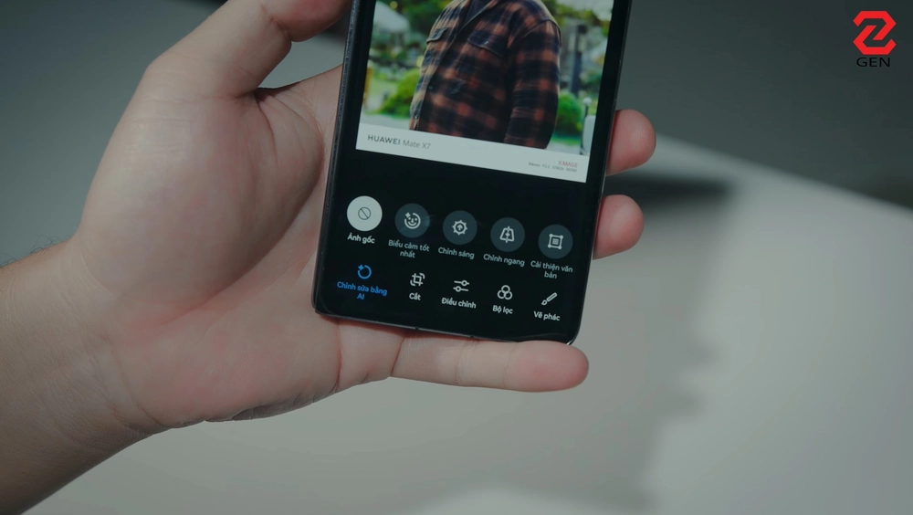 HUAWEI Mate X7: Vua gập trở lại, Google 'phà phà', giá 55 củ