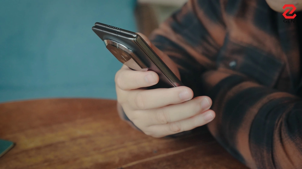 HUAWEI Mate X7: Vua gập trở lại, Google 'phà phà', giá 55 củ