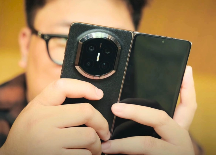 HUAWEI Mate X7: Vua gập trở lại, Google 'phà phà', giá 55 củ