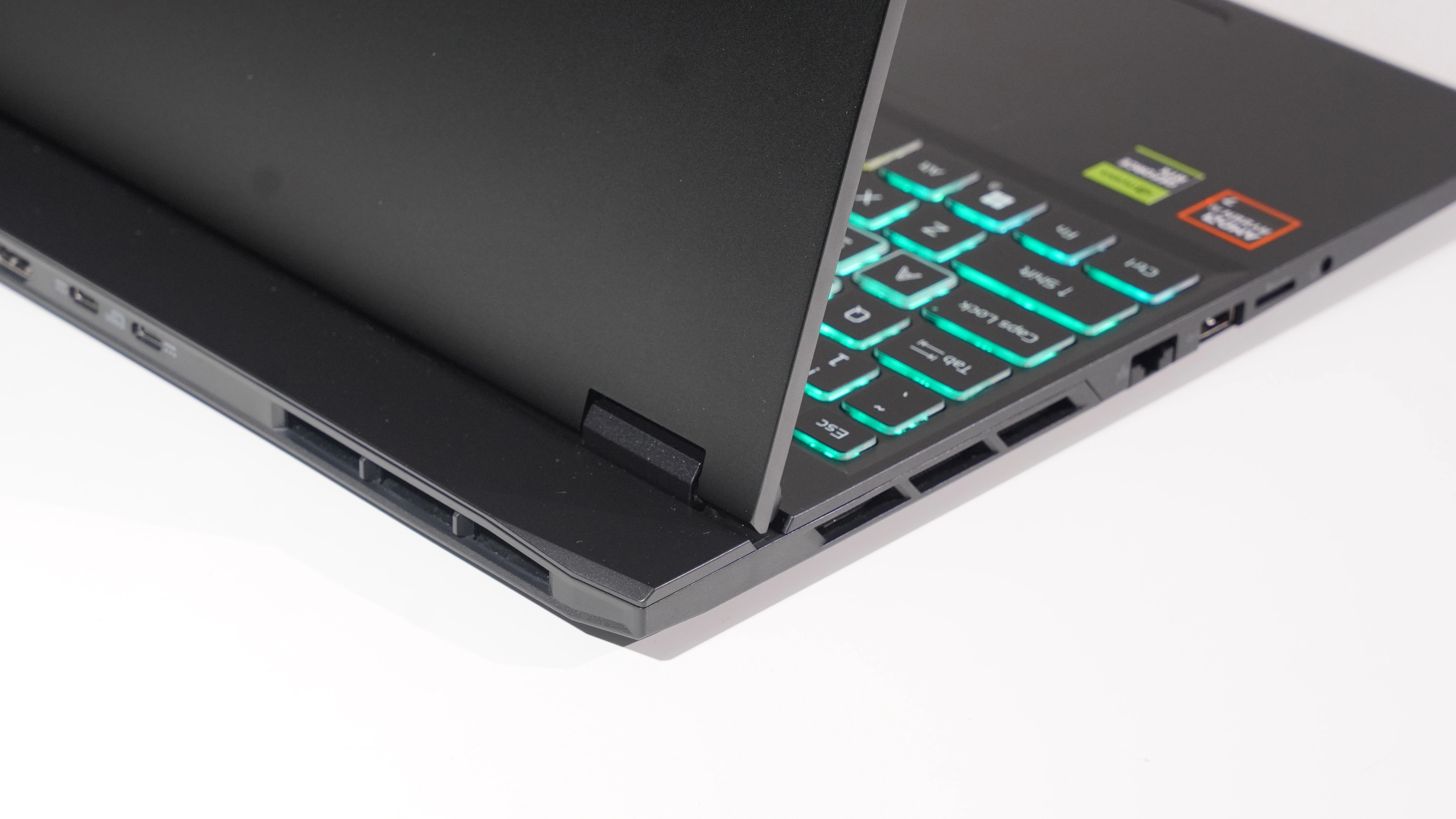 Acer Nitro ProPanel (AN16S-61): Tổ hợp laptop gaming