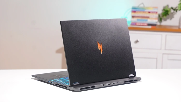 Acer Nitro ProPanel (AN16S-61): Tổ hợp laptop gaming