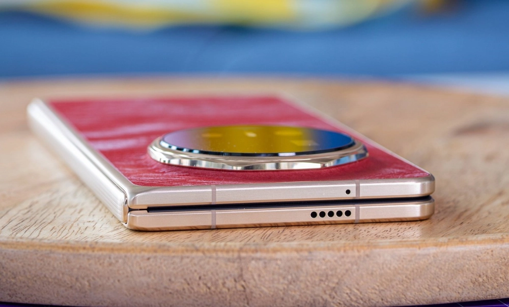 Điện thoại gập "bất tử" HONOR Magic V6: Chấp cả nước sôi?