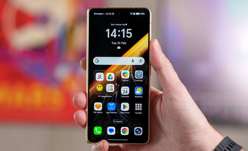 Điện thoại gập "bất tử" HONOR Magic V6: Chấp cả nước sôi?