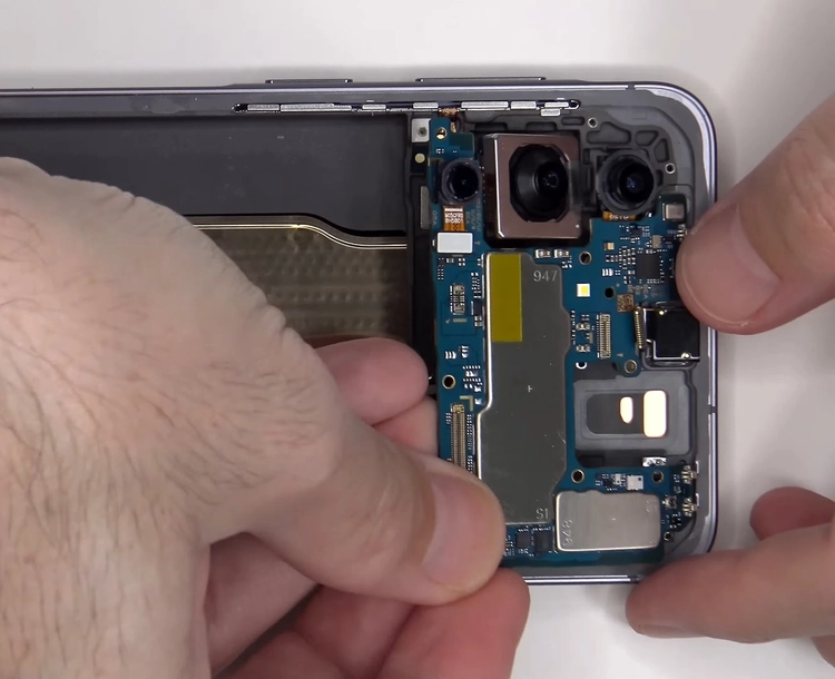 Galaxy A57 5G: Dễ tháo lắp, đạt điểm sửa chữa 9/10