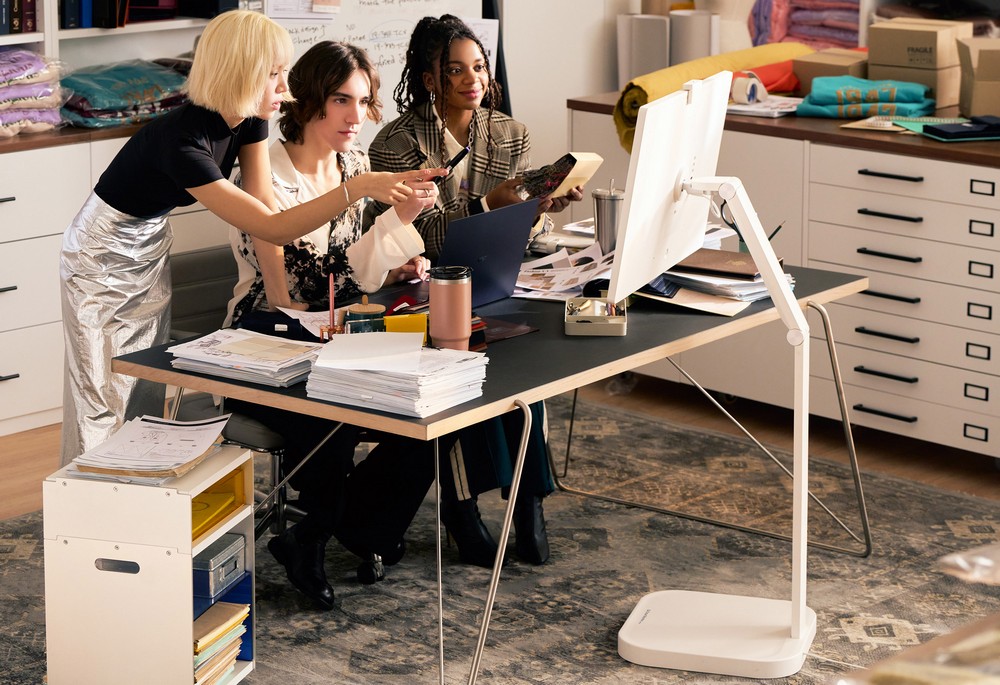 LG Smart Monitor Swing: Màn hình all-in-one linh hoạt