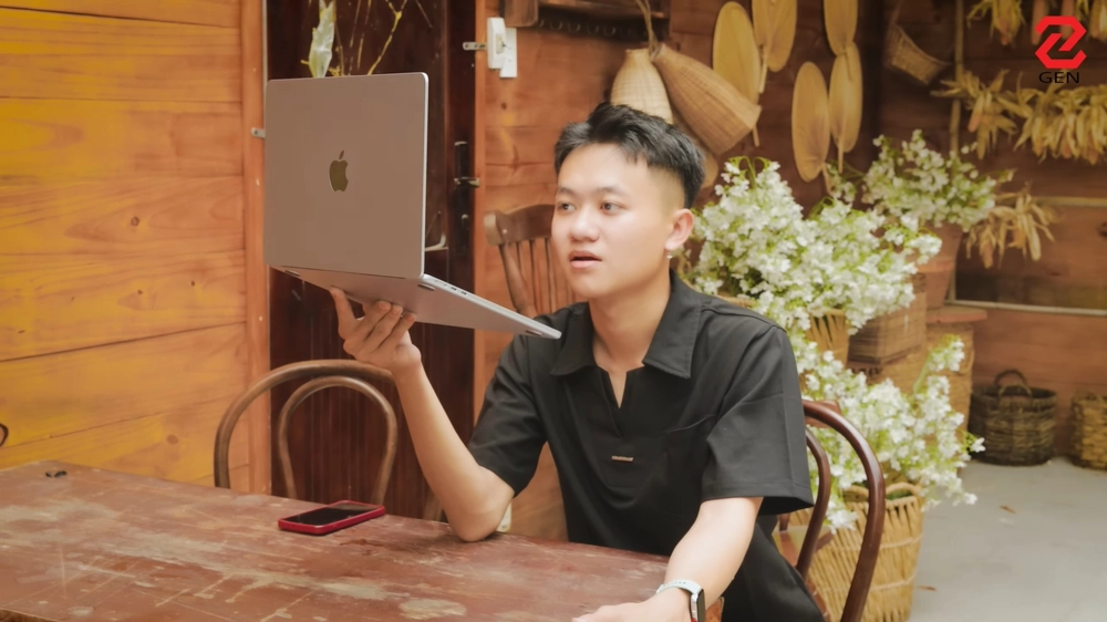 MacBook Air M4 chạm đáy: Săn sale 22 triệu có đáng mua?