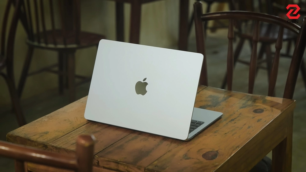 MacBook Air M4 chạm đáy: Săn sale 22 triệu có đáng mua?