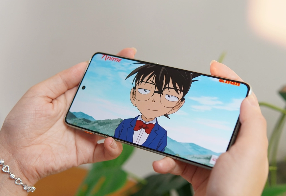 motorola edge 70: Cú tát vào lời nguyền "mong manh dễ vỡ"